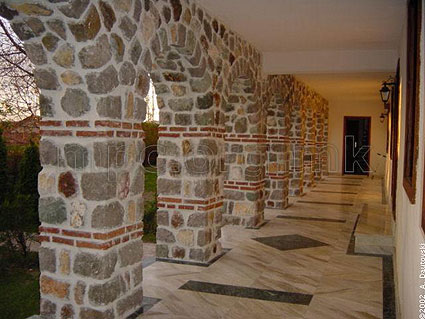 долниот трем во монашкиот конак